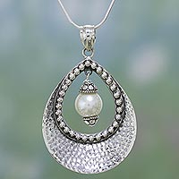 Pearl pendant necklace, 'Halo' - Pearl pendant necklace