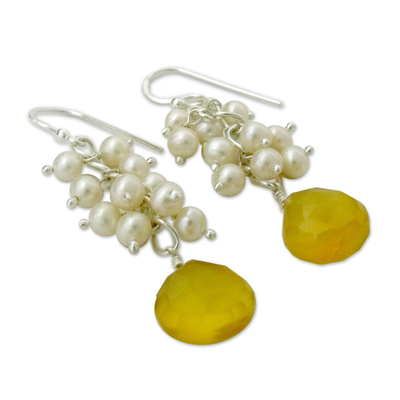 Cluster-Ohrringe aus Perlen und Chalcedon