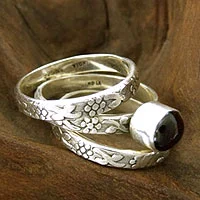 Anillos apilables de granate (juego de 3) - Anillos de granate apilables de plata de ley con motivos florales (juego de 3)