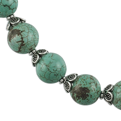 Magnesit-Perlenkette, „Dew Kissed“ – Stranghalskette aus Sterlingsilber