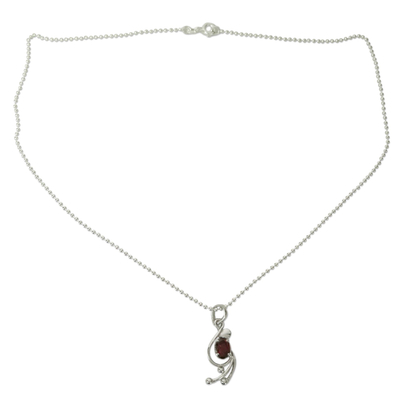 Halskette mit Granat-Anhänger - Granat-Anhänger an einer Halskette aus Sterlingsilber aus Indien