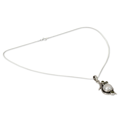 Halskette mit Perlen- und Peridot-Anhänger - Halskette aus Zuchtperlen, Peridot und Sterlingsilber 