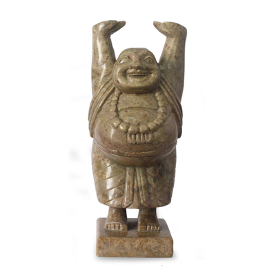 Escultura de esteatita, 'Buda risueño' - Escultura de esteatita natural hecha a mano