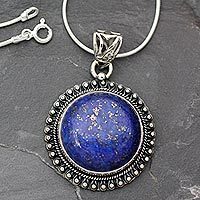 Halskette mit Lapislazuli-Anhänger, „Himmel über Varkala“ – Indien-Schmuck Sterlingsilber und Lapislazuli-Halskette