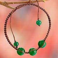 Perlenarmband im Shambhala-Stil, „Schutz“ – Handgefertigtes grünes Onyx-Armband aus Baumwolle im Shambhala-Stil