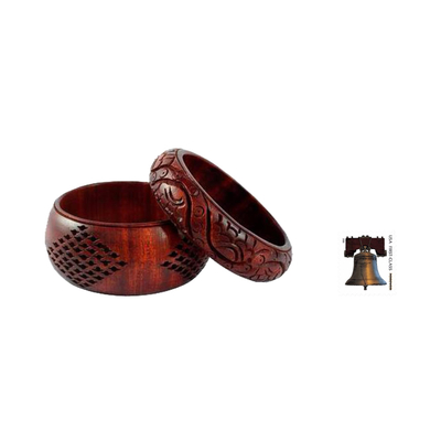 Holzarmbänder, 'India Romance' (Paar) - Handgefertigte Armspange-Armbänder mit Blumenmotiven aus Mangoholz-(Paar)
