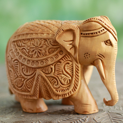 Escultura de madera, (4 pulgadas) - Escultura de elefante de madera tallada a mano en la India (4 pulgadas)
