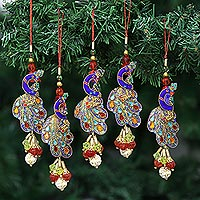Perlenornamente, „Mughal-Pfauen“ (5er-Set) - Handgefertigte Weihnachtsornamente mit Handperlen (5er-Set)
