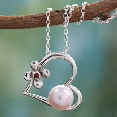 Collar corazón de perlas cultivadas y granates - Collar de Perlas y Plata de Ley en Forma de Corazón