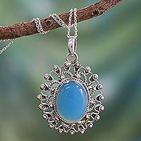 Halskette mit Chalcedon-Anhänger, „Ancient Blue Sun“ – handgefertigte Halskette aus Sterlingsilber und Chalcedon