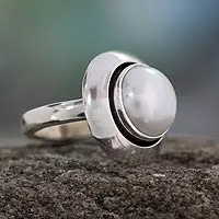 Anillo de cóctel con perlas cultivadas - Anillo de perla de una sola piedra de plata de ley para mujer de la India