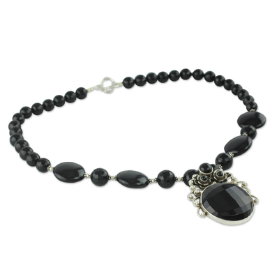 Onyx-Blumen-Halskette - Handgefertigte, florale Onyx-Halskette aus Sterlingsilber mit Anhänger