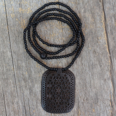 Halskette aus Ebenholz, 'Treue Moghul-Verzaubererin'. - Halskette aus Ebenholz
