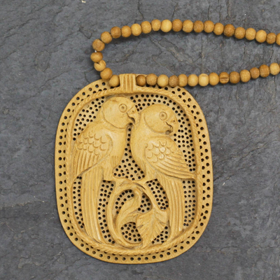 Halskette mit Holzanhänger - Kunsthandwerklich gefertigte Holzperlen-Halskette aus Indien