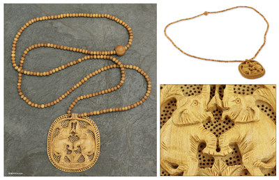 Holzanhänger "Verspielte Elefanten" - Handgefertigte Jali-Halskette mit Perlen aus Indien
