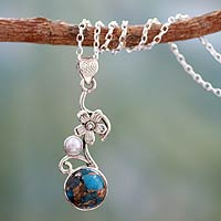 Cultured pearl flower necklace, 'Unique'