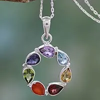 Chakra-Halskette mit mehreren Edelsteinen, „Peace Within“ – Halskette mit mehreren Edelsteinen Chakra-Schmuck aus Indien