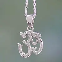 Halskette mit Anhänger aus Sterlingsilber, „Om Mantra“ – spirituelle handgefertigte Sterling-Halskette aus Indien