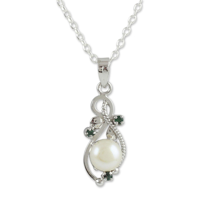 Collar con colgante de perlas cultivadas y esmeraldas - Collar de perlas y esmeraldas de comercio justo