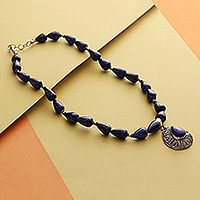 Halskette mit Lapislazuli-Anhänger, „Love Power“ – handgefertigte Halskette aus Lapislazuli und Sterlingsilber