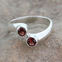 Garnet cocktail ring, 'Duality' - Sterling Silver Ring with Garnet