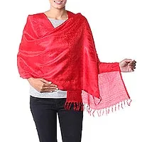 Mantón de seda de Varanasi, 'Mujer de rojo' - Scarlet Wrap Handcrafted Varanasi Silk Shawl India