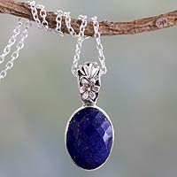 Collar colgante de lapislázuli, 'Facetas florales' - Collar de plata y lapislázuli hecho artesanalmente
