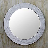 Espejo de mosaico de vidrio, 'Glamour plateado' - Espejo de pared de mosaico de vidrio plateado hecho a mano indio
