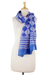 Batik-Schal aus Baumwolle und Seide, „Mesmerizing Diamonds“. - Damenschal mit blau-weißem Batikdruck aus Baumwolle/Seide