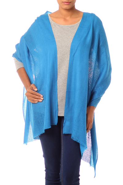 Chal de lana - Mantón de lana azul celeste tejido tradicionalmente a mano