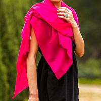 Chal de lana, 'Magenta Glamour' - Mantón de lana jacquard magenta hecho a mano en la India