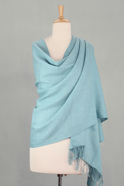 Chal de lana - Mantón azul cielo 100% lana tejido artesanalmente