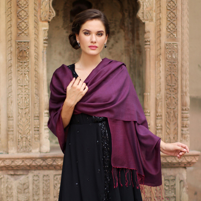 Chal de mezcla de seda y lana, 'Burgundy Magic' - Chal de seda y lana tejido a mano de la India