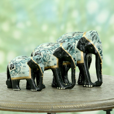 Lackierte Holzskulpturen, 'Blaues Elefantentrio' (3er-Satz) - Indische Kunsthandwerker fertigen Elefanten-Skulpturen aus Holz an (3er-Set)