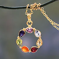 Collar de chakra de múltiples piedras preciosas Vermeil, 'Paz dentro' - Collar Vermeil de múltiples piedras preciosas Joyería de chakras de la India