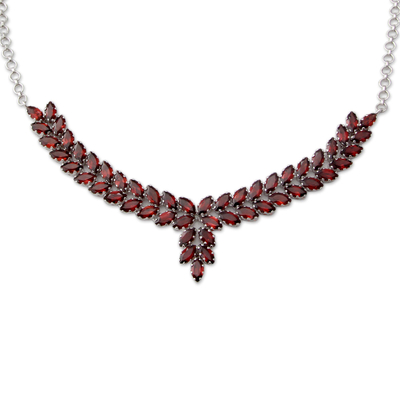 Granat-Anhänger-Halskette, „Crimson Princess“ – Statement-Halskette aus Granat und Sterlingsilber aus Indien