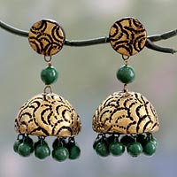 Keramik-Ohrringe, „Golden Scallop“ – handbemalte Ohrringe aus Terrakotta-Keramik