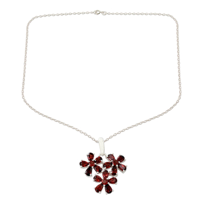 Halskette mit Granatblüten-Anhänger - Halskette mit Granatblüten-Anhänger aus rhodiniertem Silber