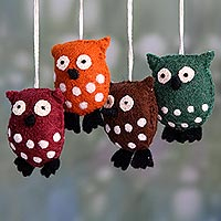 Wool felt ornaments, 'Holiday Hoots' (set of 4) - Multicolor Owl Ornaments Handmade of Wool Felt (Set of 4)