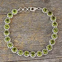 Peridot-Tennisarmband, „Verdant Enchantment“ – Peridot-Tennis-Armband-Set aus rhodiniertem Silber