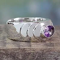 anillo de amatista - Anillo de banda de plata esterlina pulida con amatista de 1,5 quilates