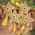 Perlenornamente, (4er-Set) - Handgefertigte lila Weihnachtsstern-Ornamente mit Perlen, 4er-Set