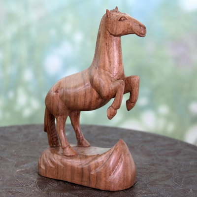 Escultura en madera - Escultura de caballo de madera de nogal tallada a mano de la India