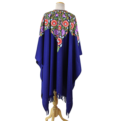 Wollbestickter Kimono, 'Persisches Meer - Blauer Wollkimono mit Kettenstich-Blumenstickerei