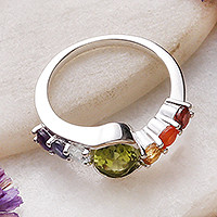 Anillo de cóctel con múltiples piedras preciosas, 'Chakra Allure' - Anillo de cóctel con múltiples piedras preciosas hecho a mano en la India