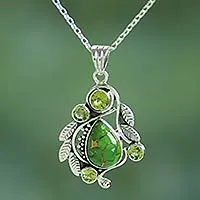 Halskette mit Peridot-Anhänger, „Misty Green Forest“ – handgefertigte Halskette aus zusammengesetztem Türkis und Peridot