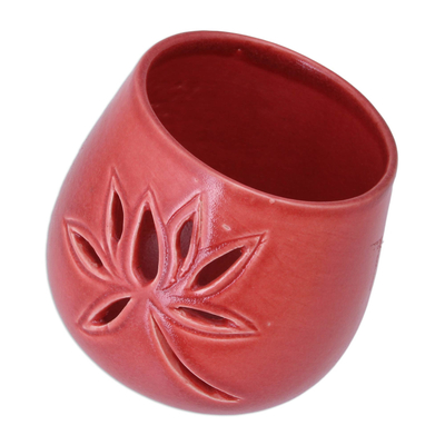 Teelichthalter aus Keramik, 'Padma Chaya'. - Handgemachter Keramik-Teelichthalter mit Lotusblütenmuster