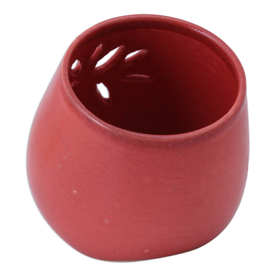 Teelichthalter aus Keramik, 'Padma Chaya'. - Handgemachter Keramik-Teelichthalter mit Lotusblütenmuster