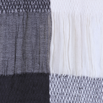 Schal aus Wollmischung - Schal aus Woll- und Viskosemischung in Schwarz und Natur aus Indien