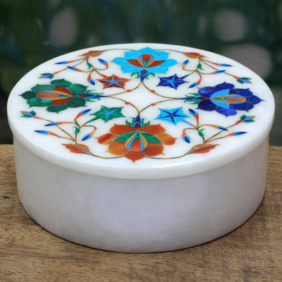 Schmuckkästchen aus Marmor, 'Florales Jubiläum'. - Indische handgeschnitzte Schmuckschatulle aus Marmor mit Blumenaufsatz